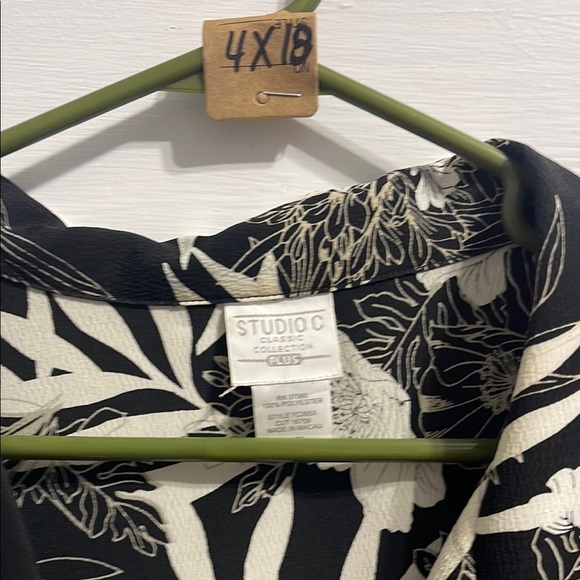 Studio C Black and White Botanical Button Down Shirt 4X - Picture 2 of 3